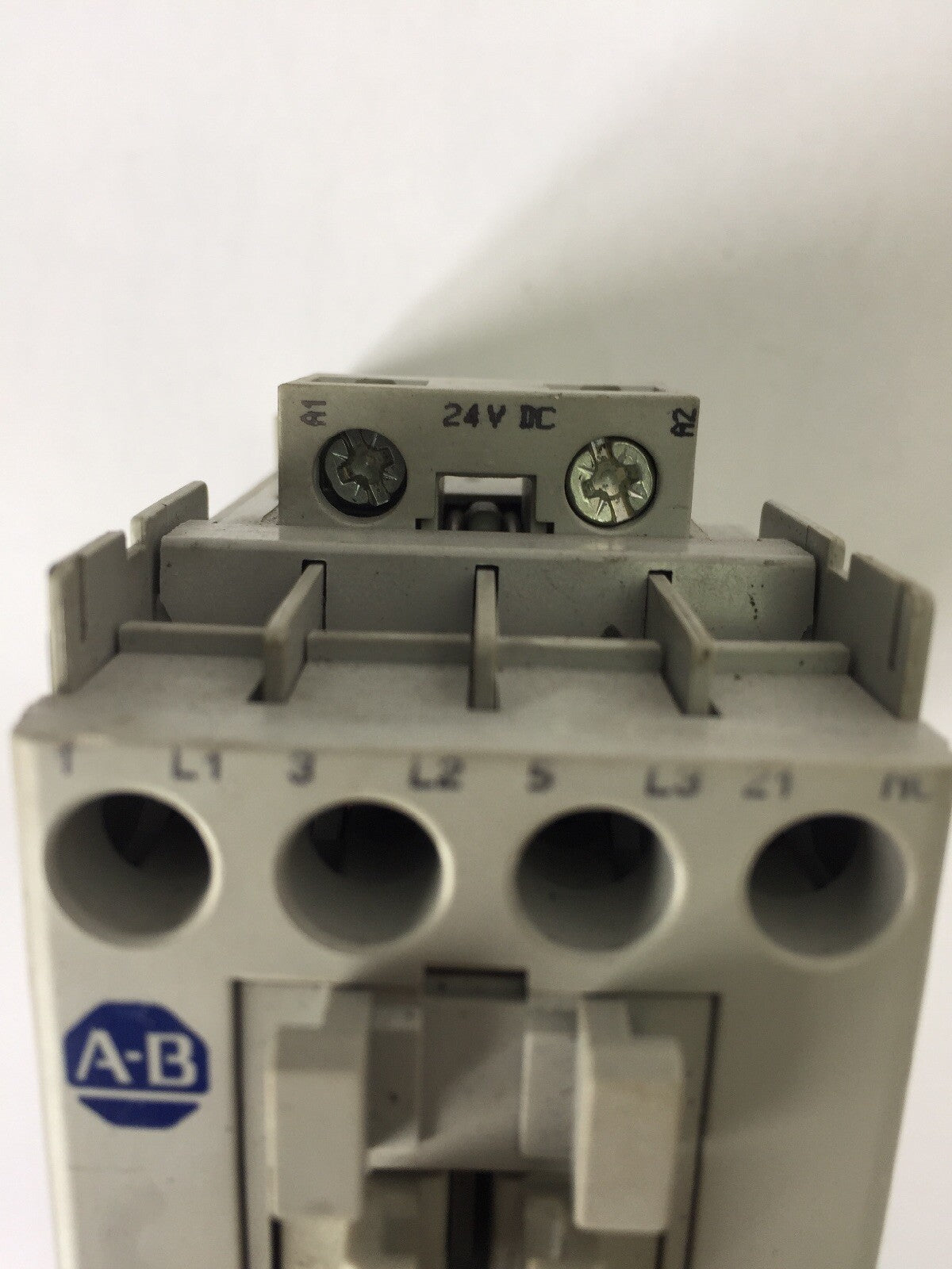 ALLEN BRADLEY 100-C23Z*01 CONTACTOR 600VAC 15HP 30A COIL 24VDC