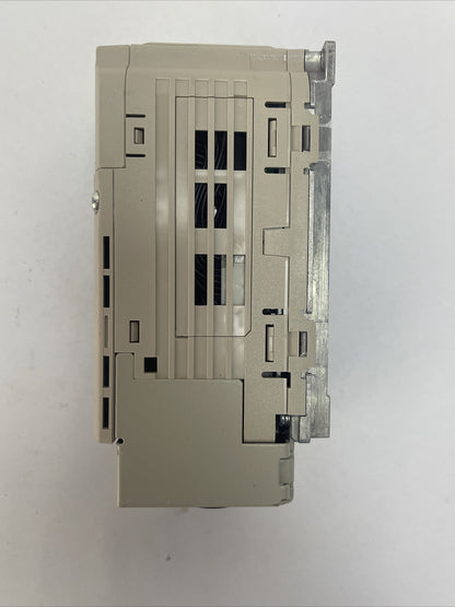 YASKAWA CIMR-VUBA0002FAA AC DRIVE REV C OUTPUT 0-240VAC 1.9/1.6A 0-400HZ INPUT