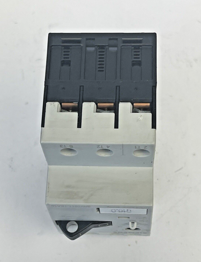 SIEMENS - 3RV1011-1BA10 & 3RV1901-1E-CIRCUIT BREAKER W/ SWITCH TRANSVERSE