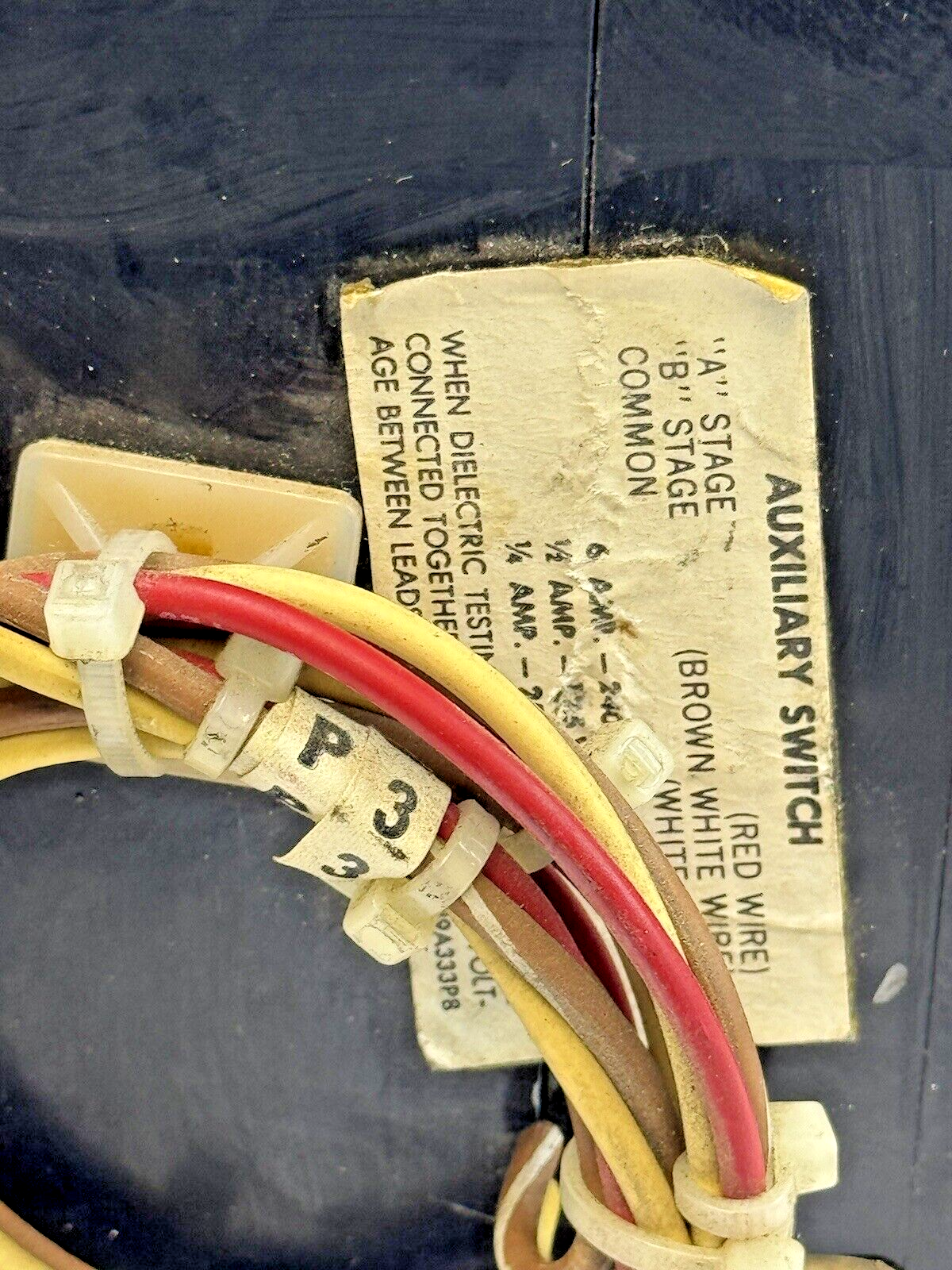 GE - TJK436F000 - CIRCUIT BREAKER W/ 250A TRIP & AUX SWITCH - 3 POLE/600VAC/400A