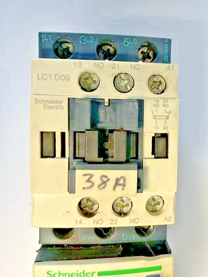 SCHNEIDER ELECTRIC LC1 D09 W/ LRD 12 CONTACTOR OVERLOAD RELAY 25A 690V 50/60HZ