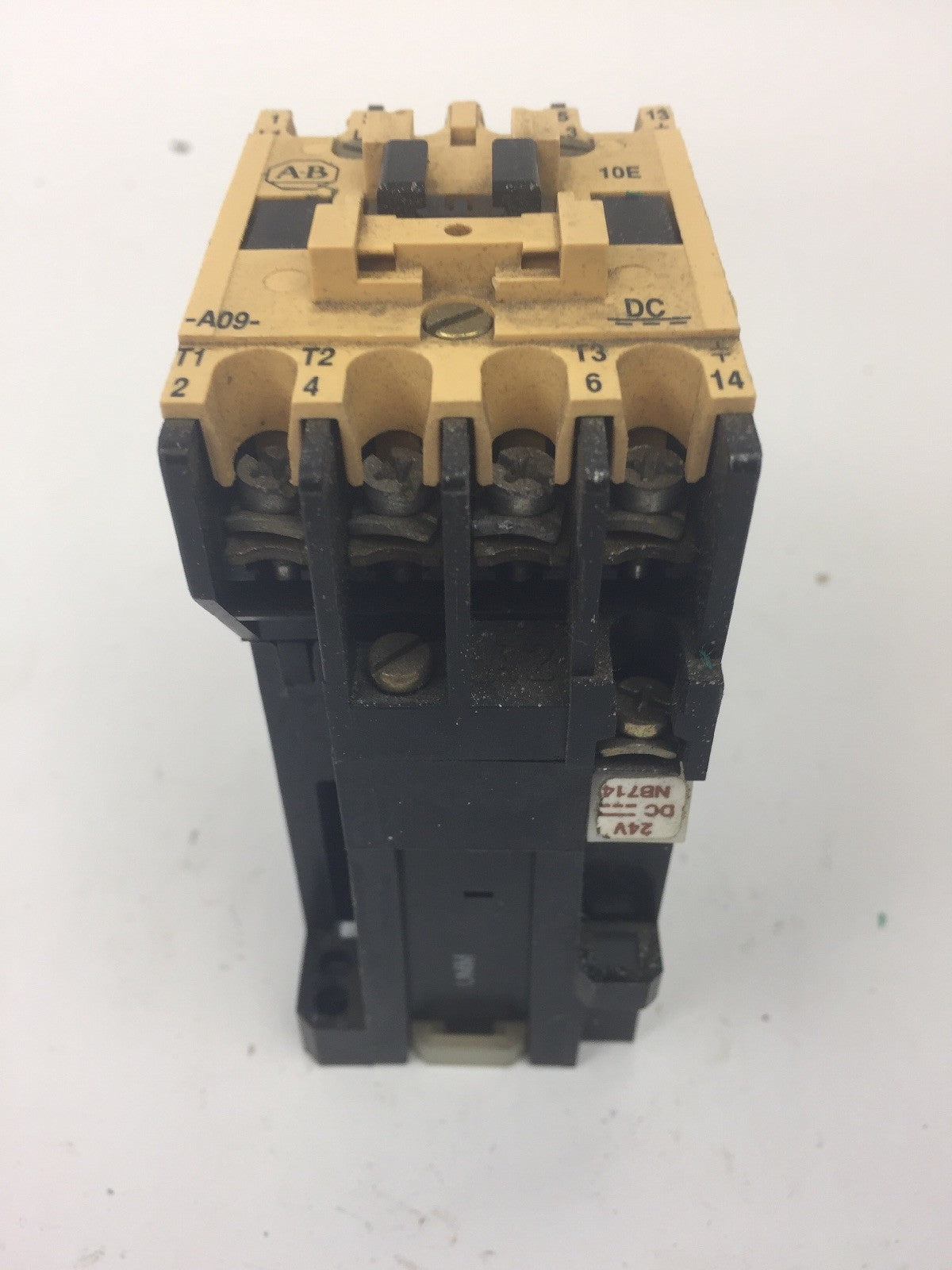 ALLEN BRADLEY 100-A09NZ*3 CONTACTOR SER B 600VAC 9A NB174 COIL 24VDC