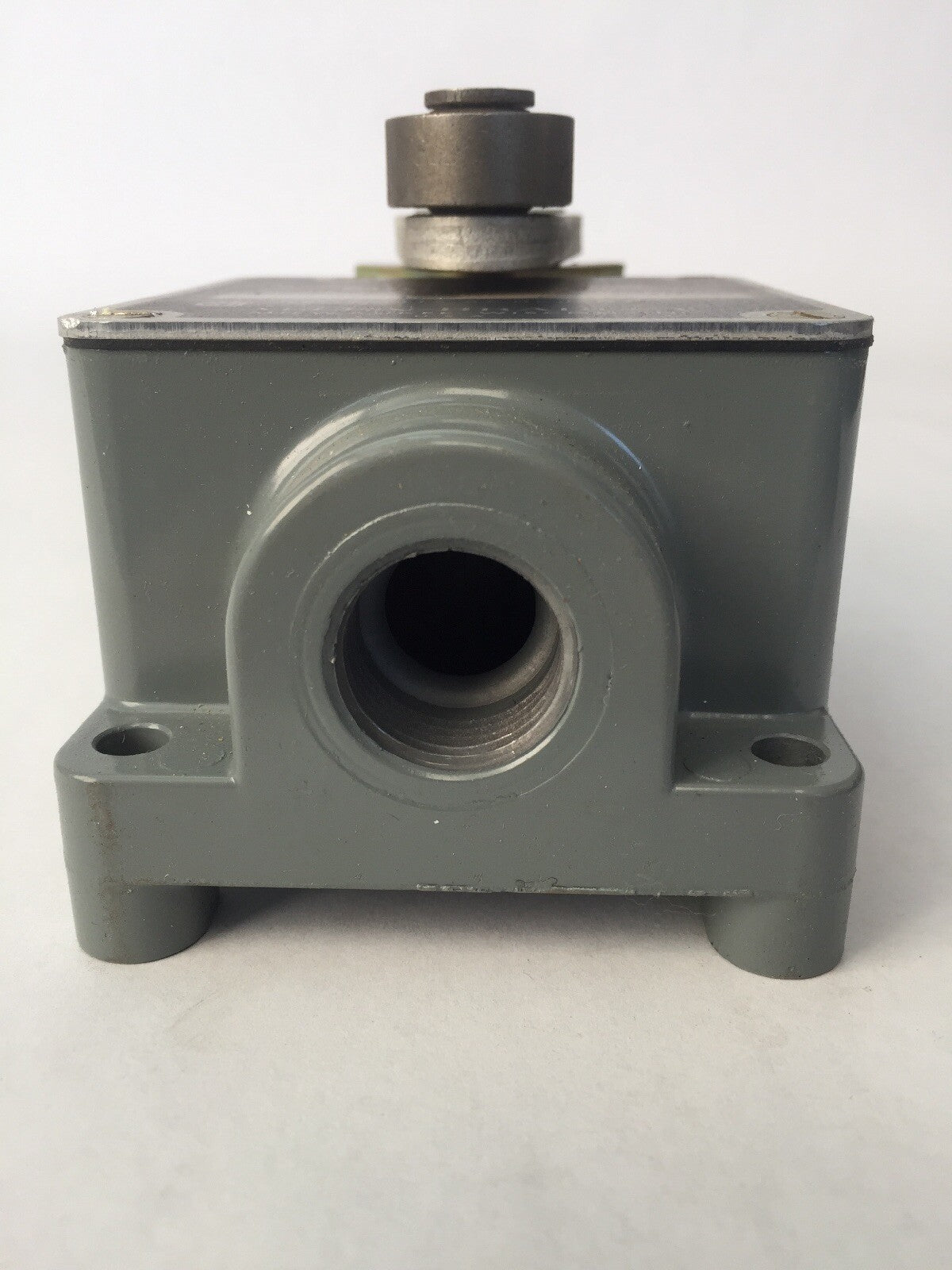 ALLEN BRADLEY 801-ASD17 LIMIT SWITCH ROLLER LEVER 600V AC/DC N.O.-N.C. CONTACT