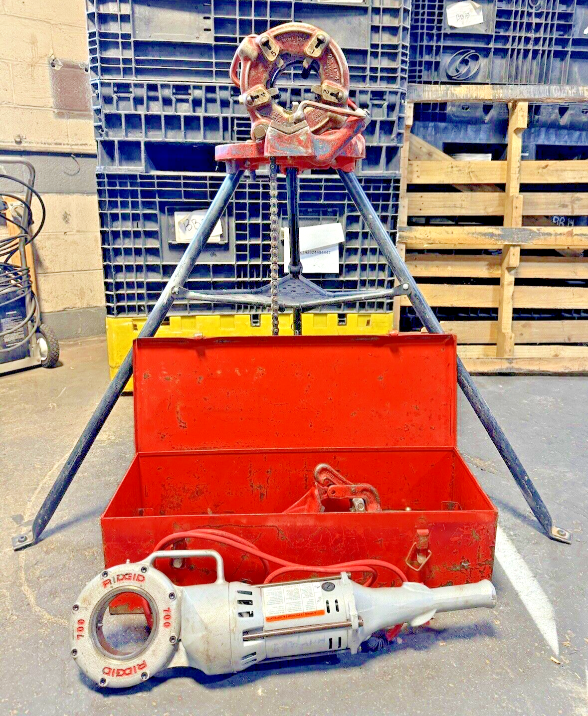 RIDGID - 700-12 - POWER DRIVE PIPE THREADER W/ STAND/BUCKET/DIE HEADS +SEE BELOW