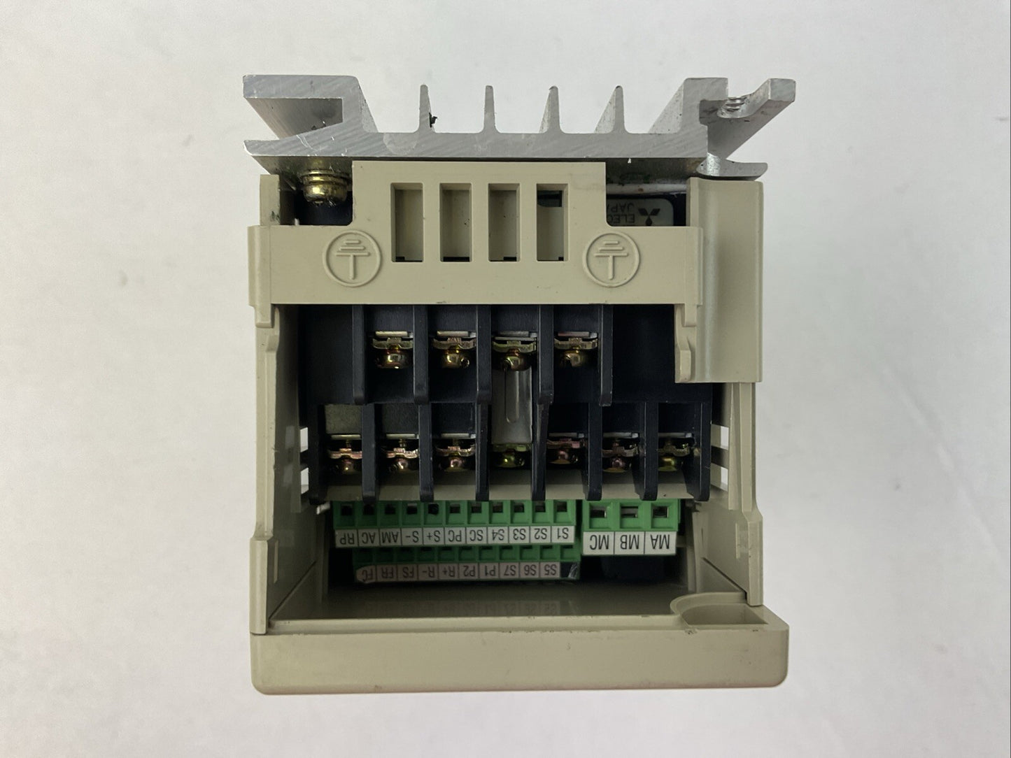 YASKAWA CIMR-V7AM20P2 AC DRIVE OUTPUT 3PH 0-230VAC 0-400HZ 1.6A INPUT 200-230VAC
