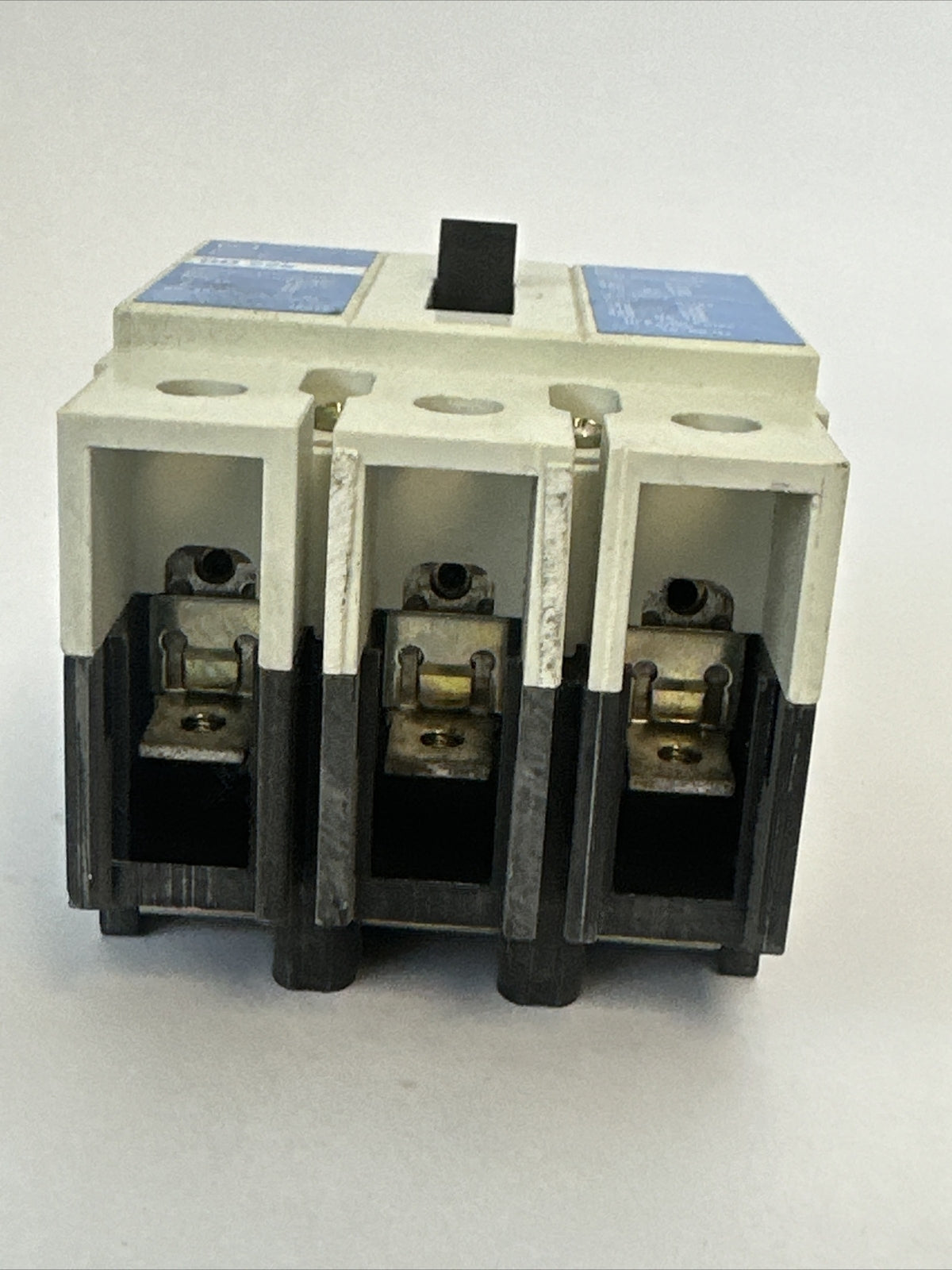 CUTLER HAMMER GD3015 CIRCUIT BREAKER 15AMP 480VAC 250VDC 3POLE