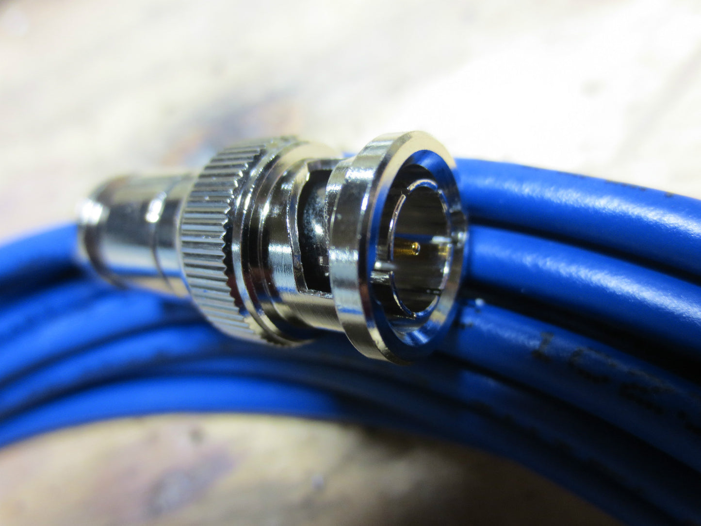 07-20-1793 / BNC MALE to RCA MALE 25-FOOT CABLE - NEW SURPLUS in PACKAGE - BLUE