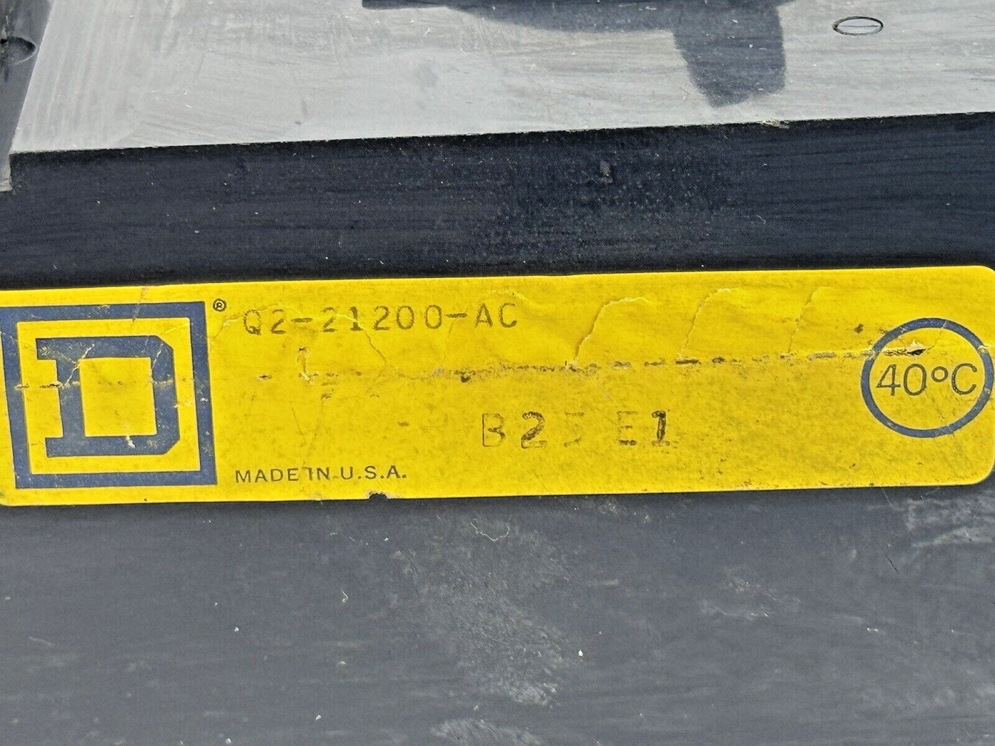 SQUARE D - Q221200AC - MOLDED CASE CIRCUIT BREAKER - 2 POLE/ 200 A/ 240 VAC