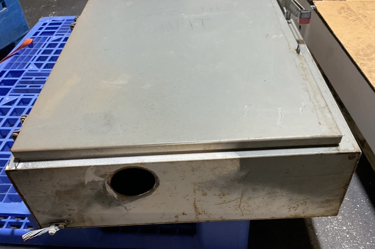 SQUARE D H365 FUSIBLE SAFETY SWITCH TYPE 1 SERIES E1 400A 600VAC 3PH MAX 350HP