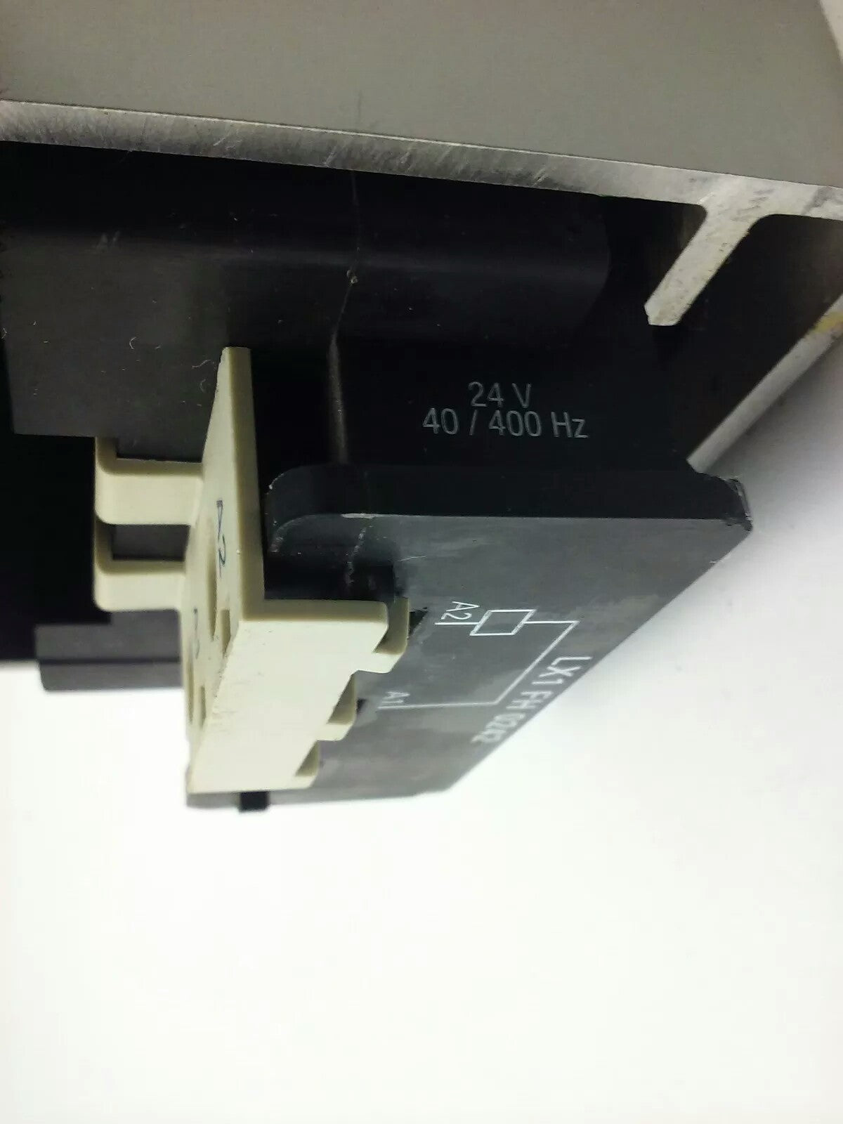TELEMECANIQUE LC1F330 CONTACTOR, 3PH, 600V, 370A, 250HP, W/ 24V 40/400HZ  COIL