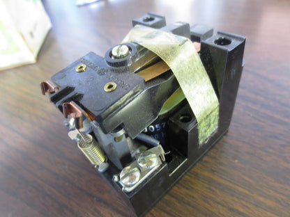 GENERAL ELECTRIC CR2790E100C8 GENERAL PURPOSE RELAY, 10A 24V 60Hz - NEW SURPLUS