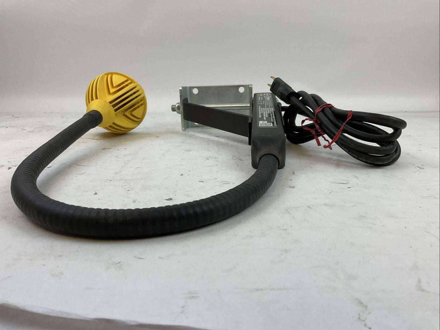 APS RESOURCE AP9750 ULTRA-FLEX LED DOCKLIGHT WITH PLUG 120VAC 50/60HZ 0.1A 11W