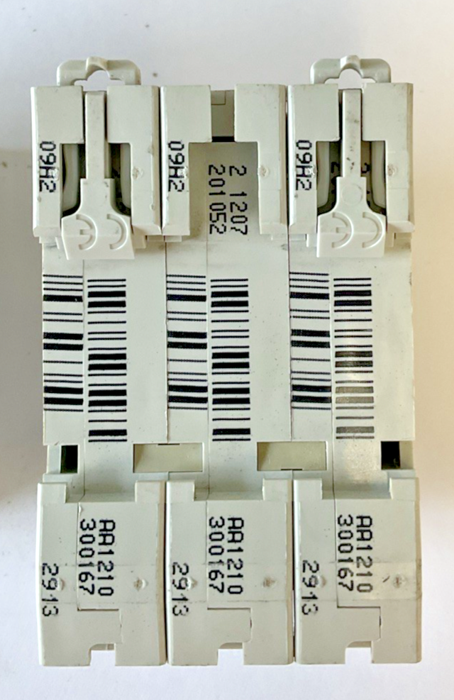 SCHNEIDER ELECTRIC C60 CIRCUIT BREAKER MULTI 9 D 4A 240VAC 10KA ***LOTOF2***