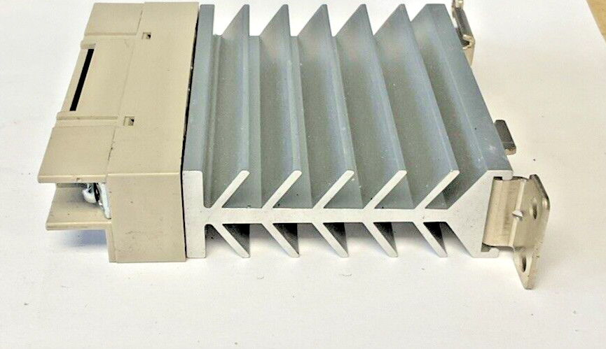 OMRON G3PB-225B-VD SOLID STATE RELAY 50/60HZ 25A 240VAC