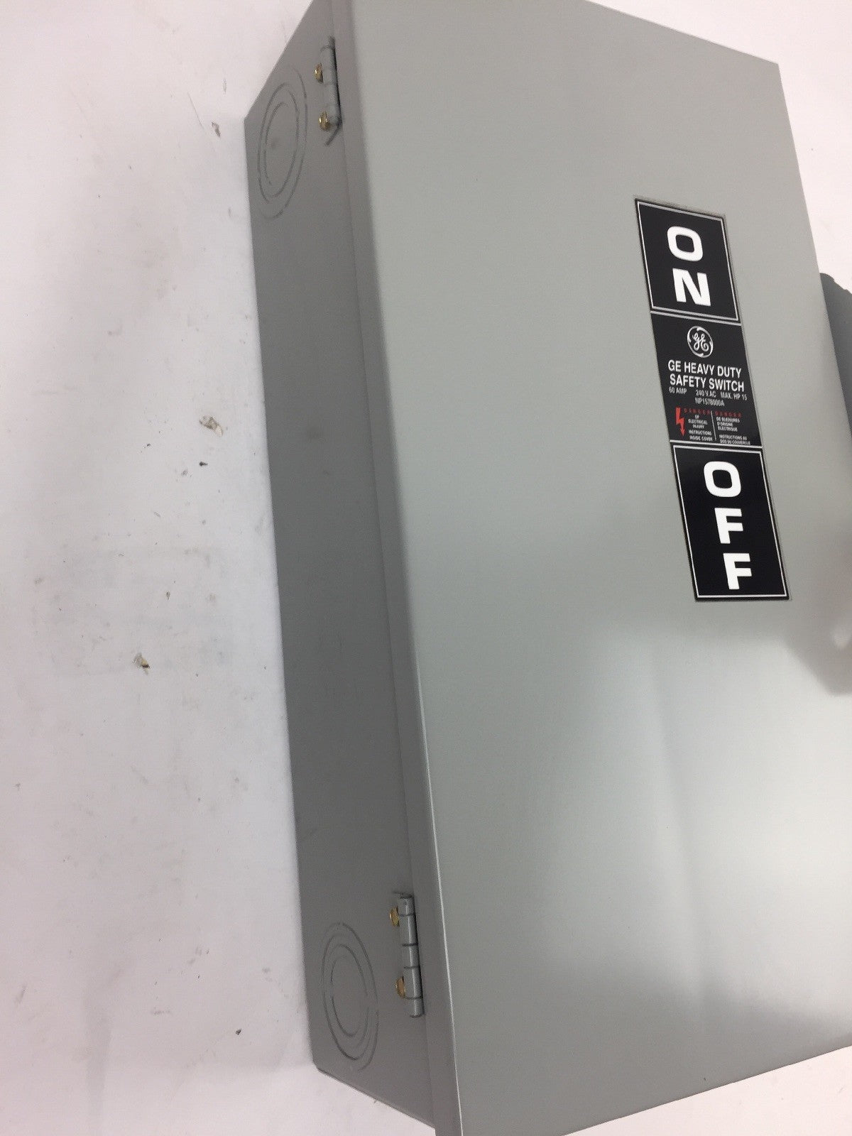 GE TH3222 HEAVY DUTY FUSIBLE SAFETY SWITCH 60AMPS 240VAC 250VDC 15HP 2P MODEL 10