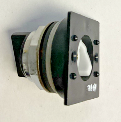 GENERAL ELECTRIC CR104P SELECTOR SWITCH 3POS. NEMA A600 W/O CONTACTS