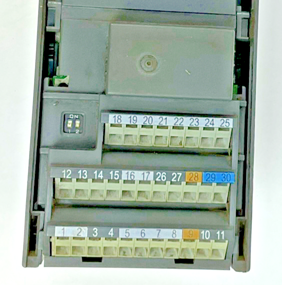 SIEMENS 6SE6440-2UD13-7AA1 FREQUENCY INVERTER MICROMASTER 440 VER. F03/2.11
