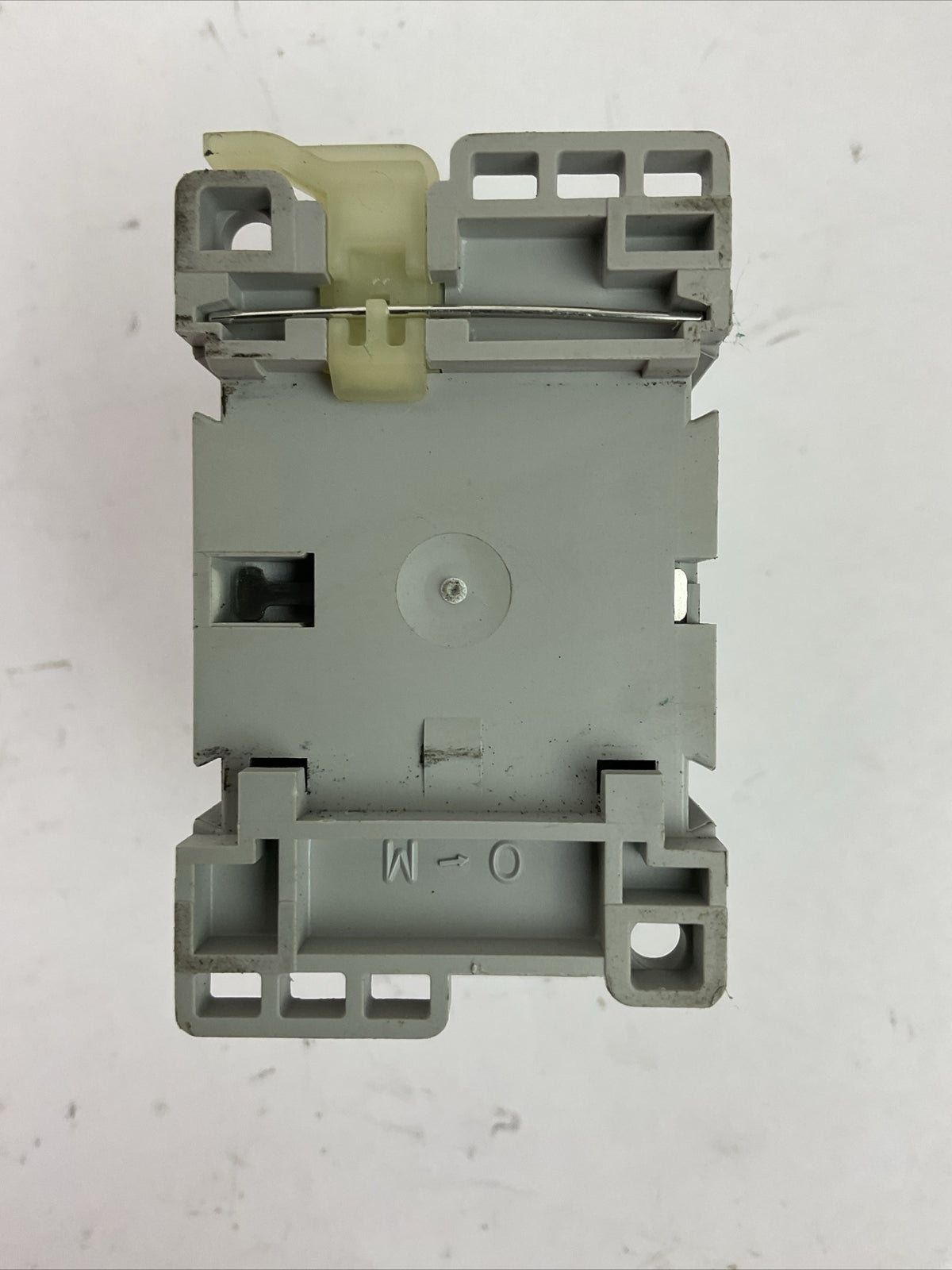 ALLEN BRADLEY SERIES A 100-C09*10 CONTACTOR W/ 110V 50Hz 120V 60Hz COIL
