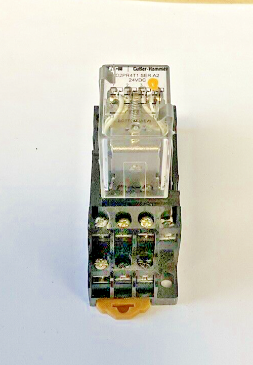 CUTLER HAMMER D2PR4T1 SER.A2 RELAY 24VDC W/ D2PA4 RELAY SOCKET 5A 250V