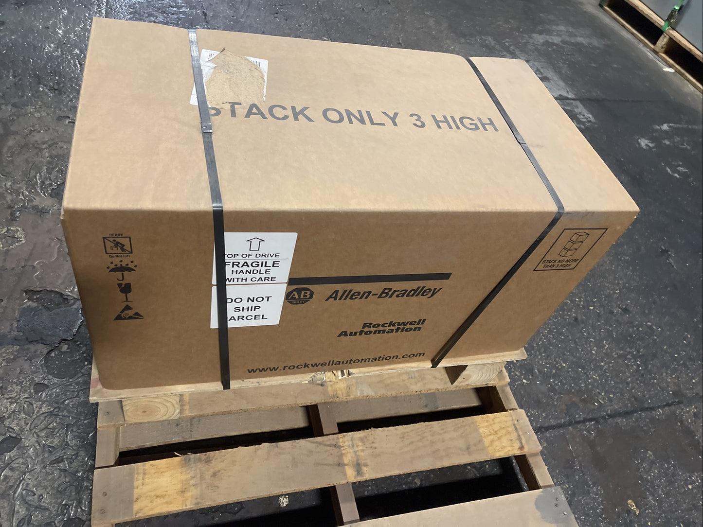 ALLEN BRADLEY 20F1AND125AA0NNNNN 480VAC INPUT 125A OUTPUT 100HP SER A FRN 13.003