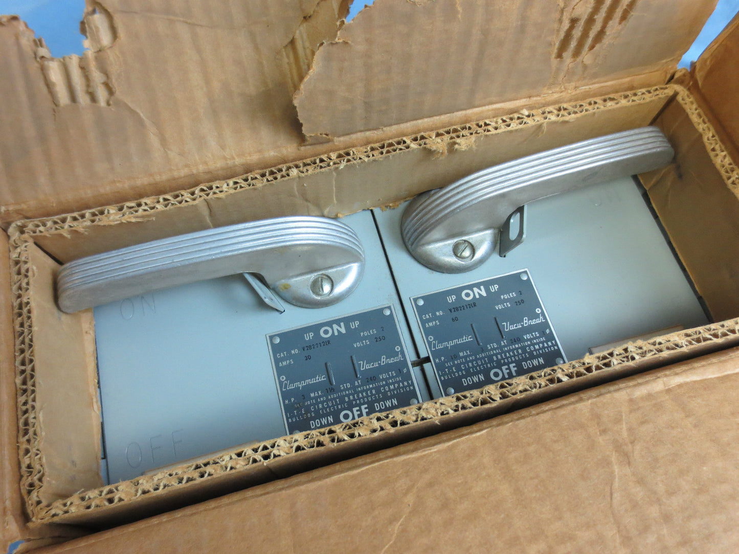 I-T-E V2B2212LR VACU-BREAK PANELBOARD & SWITCHBOARD UNIT 240V 30-60A NEW SURPLUS