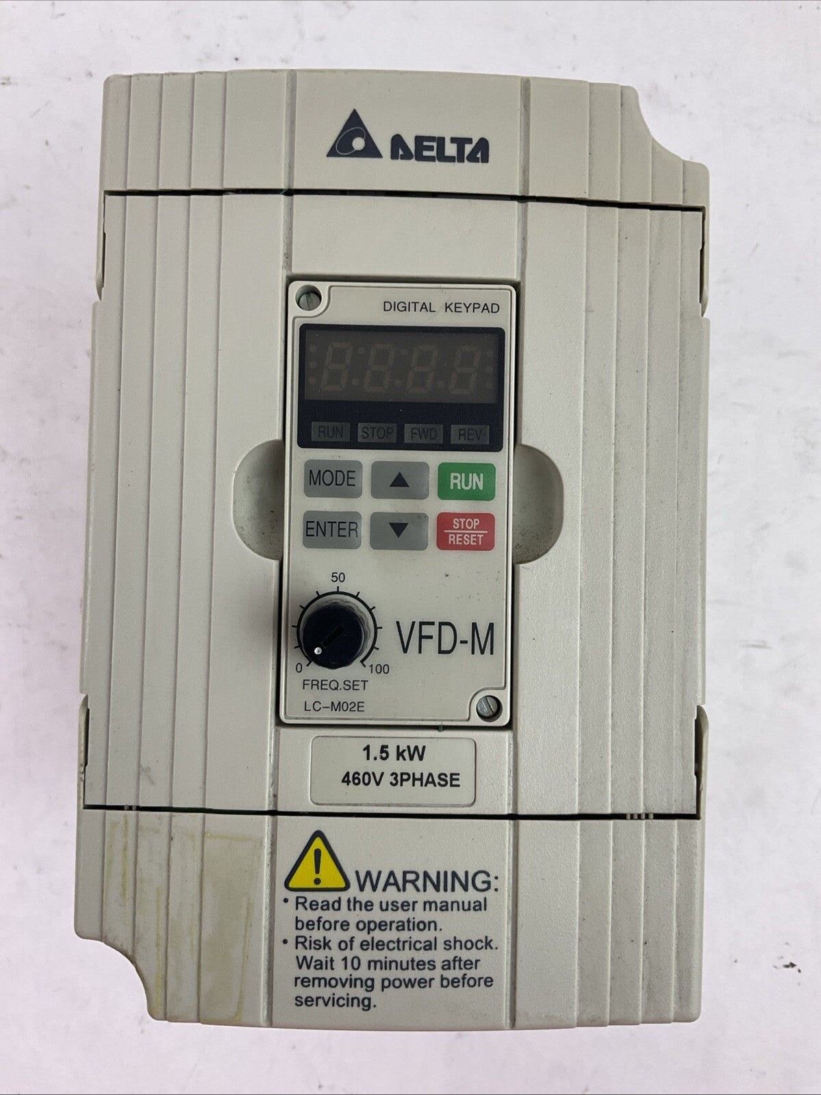 DELTA VFD015M43B AC DRIVE 1.5kW OUTPUT 3PH 0-480VAC 4A 3.1KVA 2HP VERSION 03.04