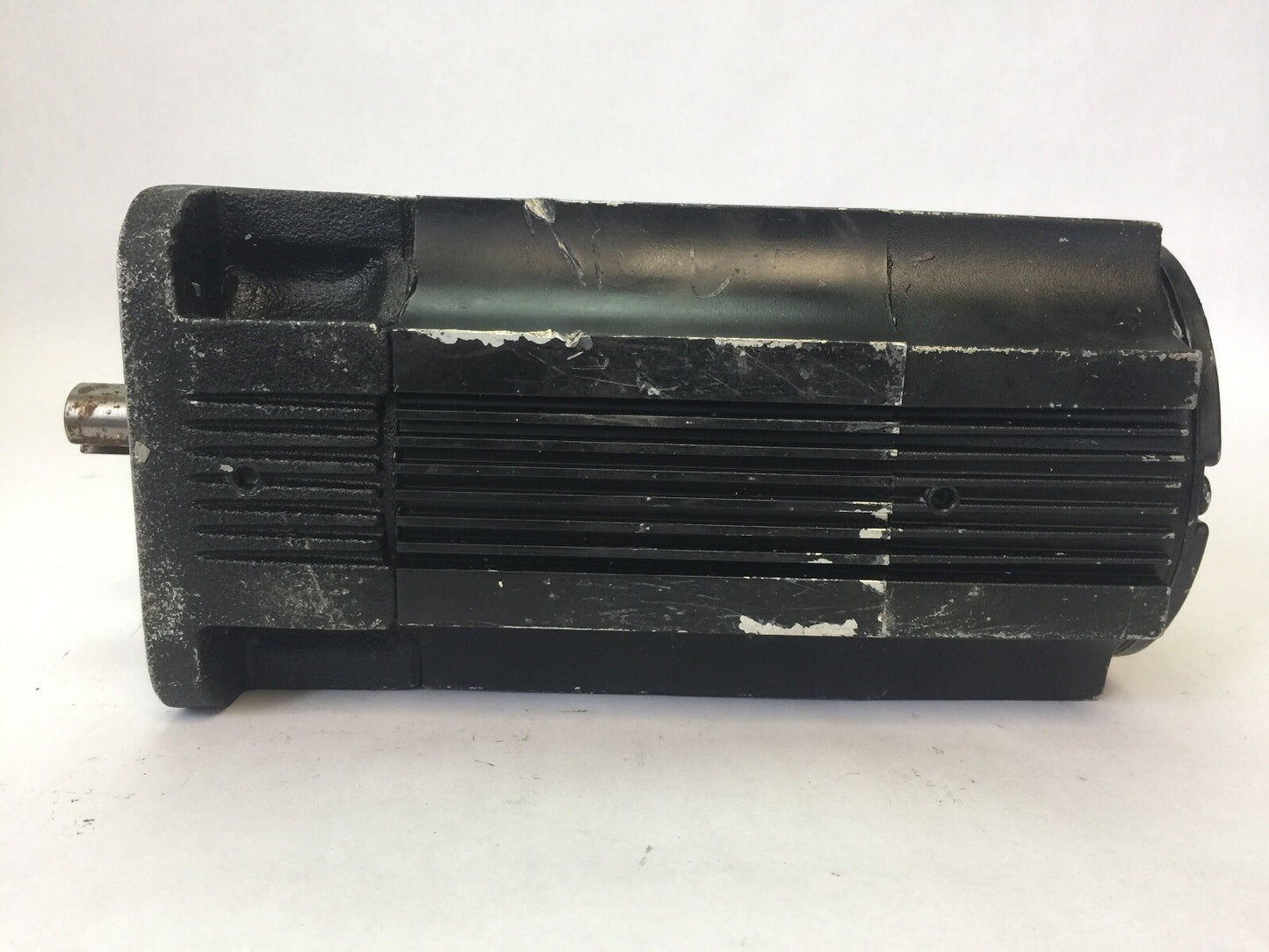 ALLEN BRADLEY 1326AB-B410G-M2L SERVO MOTOR 5000 RPM 2.44AMPS SERIES B 460V 3 PH