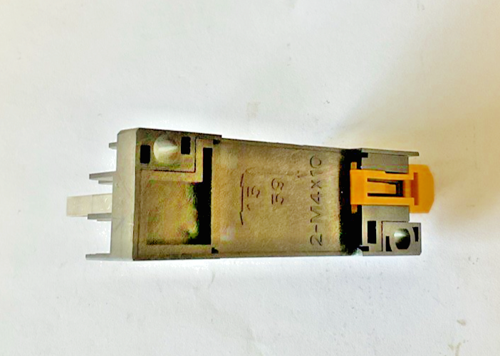 OMRON PYF08A RELAY SOCKET BASE 7A 250V  ***LOTOF4***