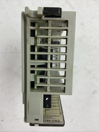 ALLEN BRADLEY 1769-OW8I SER B F/W REV 3.1 DIR/VER 95320768/04 8PT ISOLATED FORM