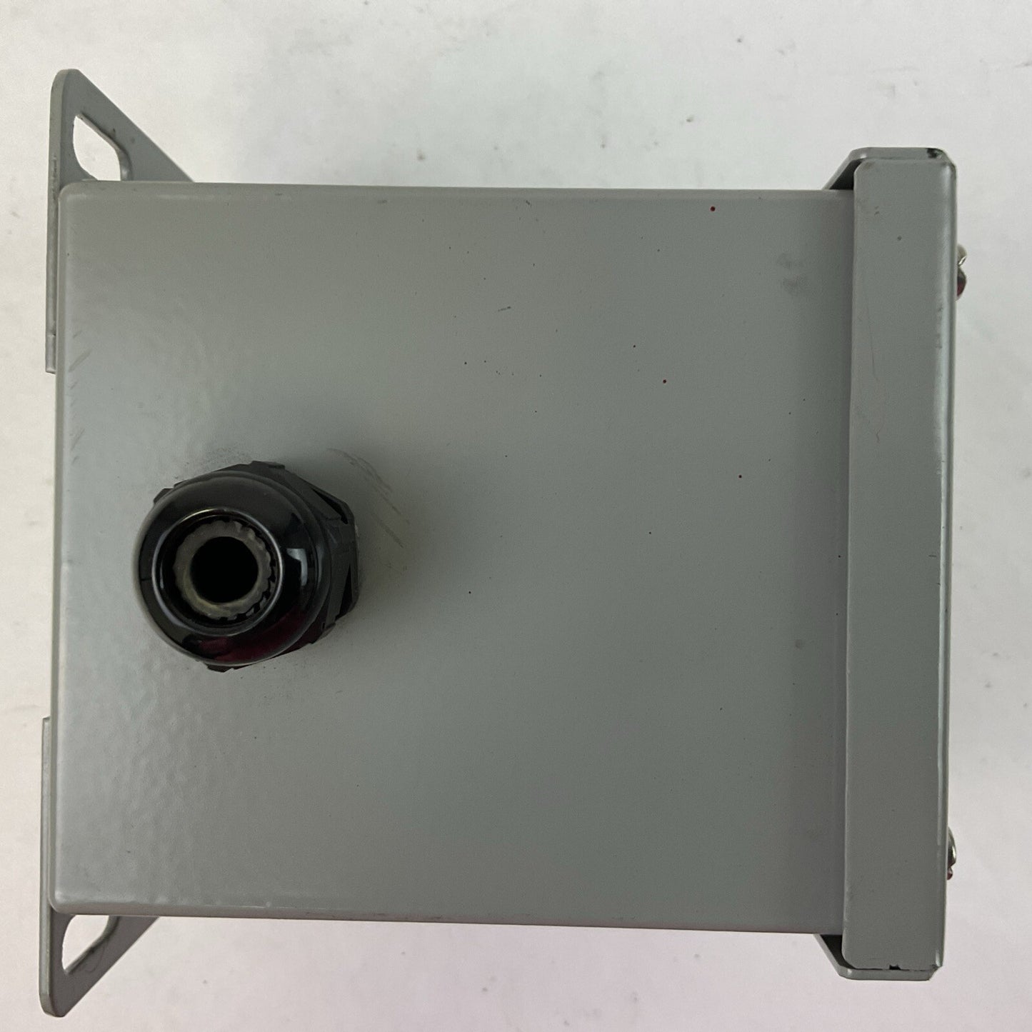 SCE SCE-1PBX ENCLOSURE TYPE 12, 4 IDEC ABD110N-Y PUSH BUTTON