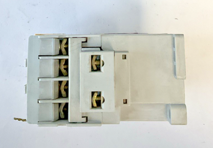 ALLEN BRADLEY 100-C09*10 CONTACTOR SER A 600VAC 9A W/ 193-BSB 22 RELAY 15-23A
