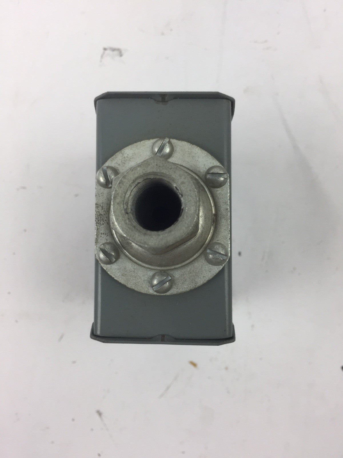 CUTLER HAMMER 10017H4D PRESSURE SWITCH W/O PUL. ORIFICE OPEN 40 LBS CLOSE 20 LBS