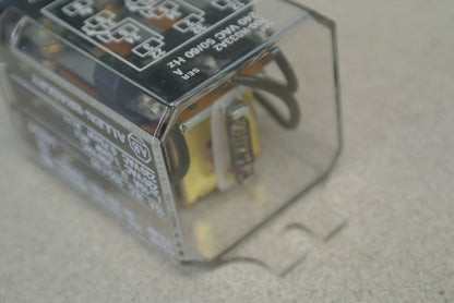 ALLEN-BRADLEY 700-HD33A2 Ser. A / TYPE H CONTROL RELAY / 10A / 3PDT NEW SURPLUS