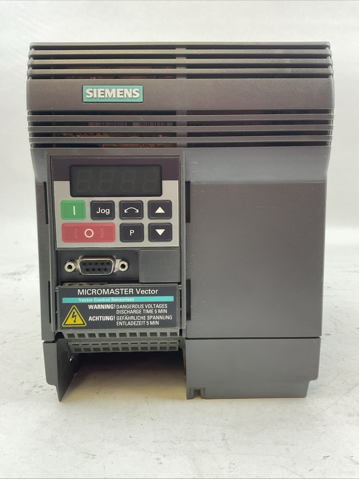 SIEMENS 6SE3216-8CB40 MICROMASTER VECTOR AC DRIVE 2.0HP 1500W 230VAC 7.40A