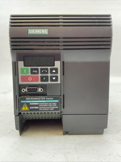 SIEMENS 6SE3216-8CB40 MICROMASTER VECTOR AC DRIVE 2.0HP 1500W 230VAC 7.40A
