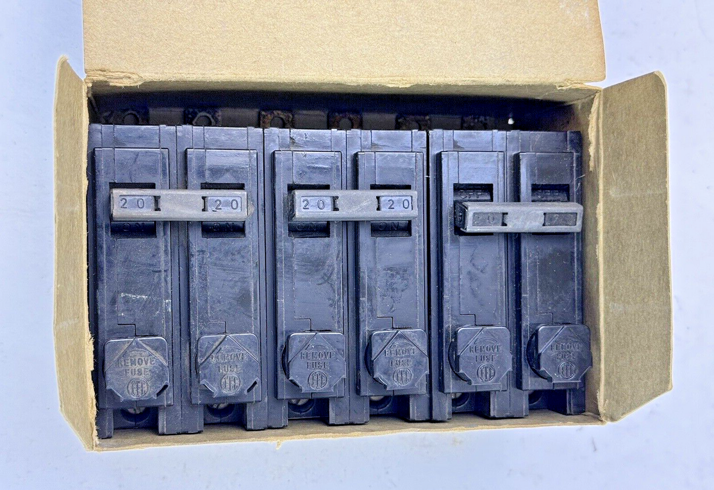SIEMENS / ITE *BOX OF 3* - CC2B020 - CIRCUIT BREAKER - 2 POLE/277VAC/20A - NEW