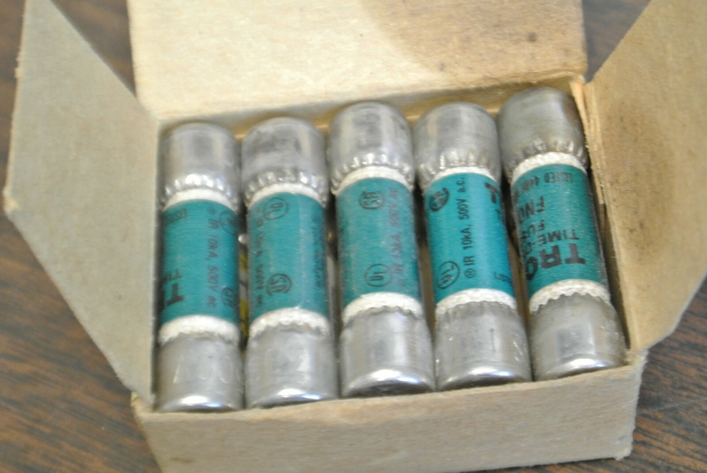 BOX of 10 / BUSS FNQ-4 TIME-DELAY FUSE 4A / 500V / NEW SURPLUS