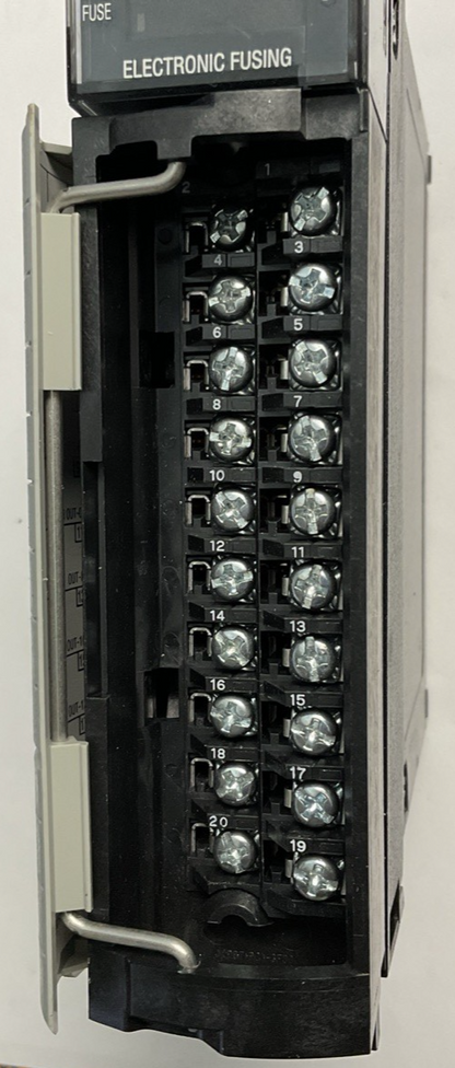 ALLEN BRADLEY 1756-OV16E DC OUTPUT 30VDC SINK SER.A