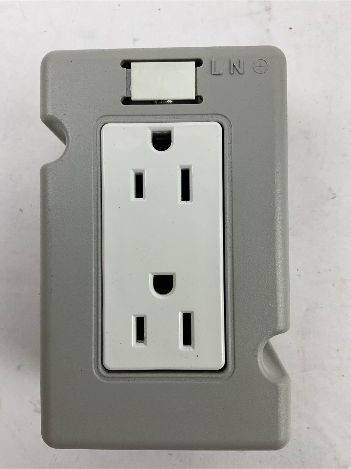 ALLEN BRADLEY 1492-REC15 SER A 15A 125V 50/60HZ DUPLEX RECEPTACLE DIN MOUNT