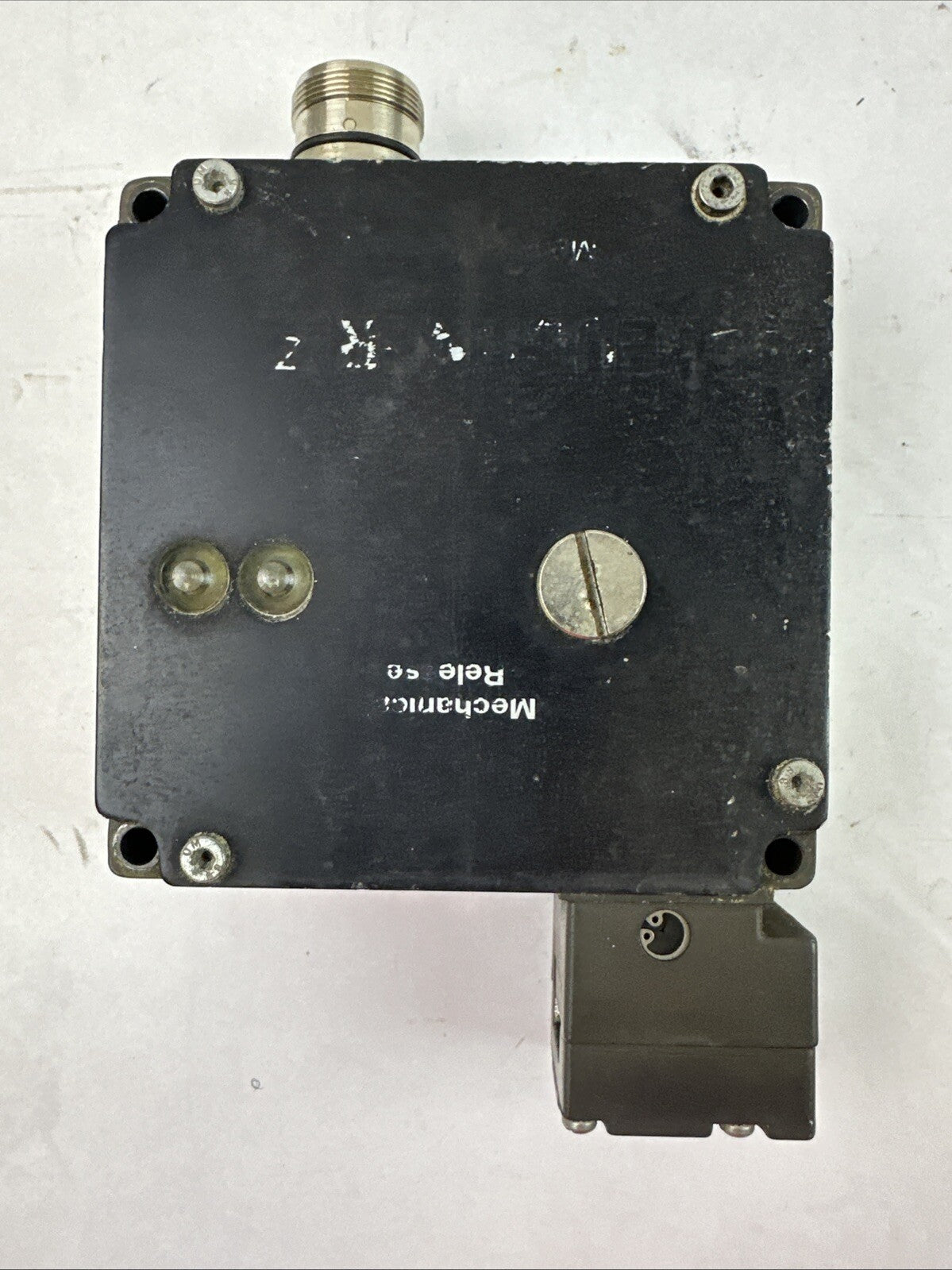 EUCHNER TZ1LE024RC18VAB-C1826 SAFETY SWITCH AC-15 4A 110V DC-13 4A 24V