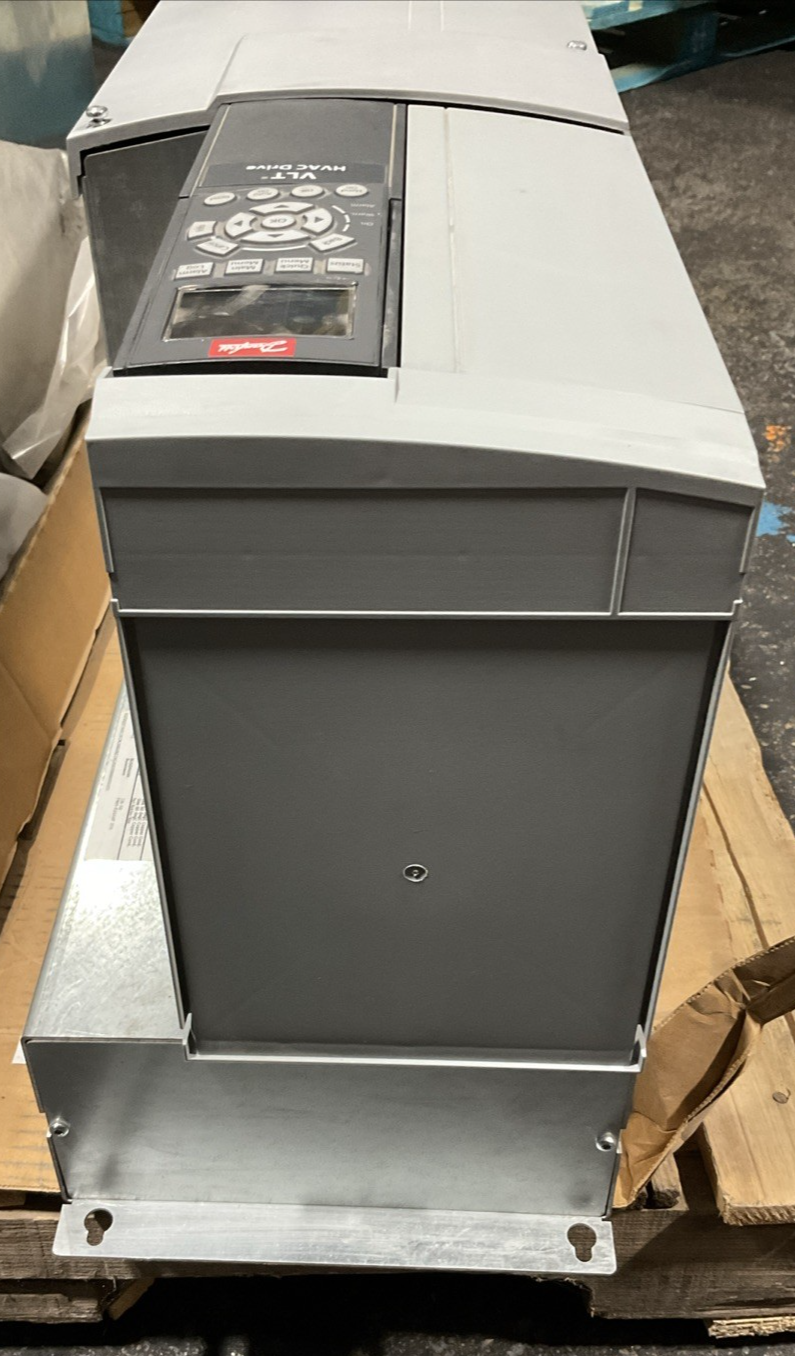 DANFOSS 177U9584 MOTOR AC DRIVE OUPUT 0-460VAC 3PH 0-60HZ 34A 25HP INPUT 480VAC