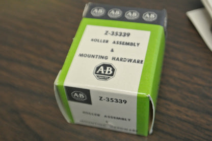 ALLEN-BRADLEY 1494F-L3 DOOR HARDWARE KIT / NEMA 12 / RIGHT HAND / NEW SURPLUS
