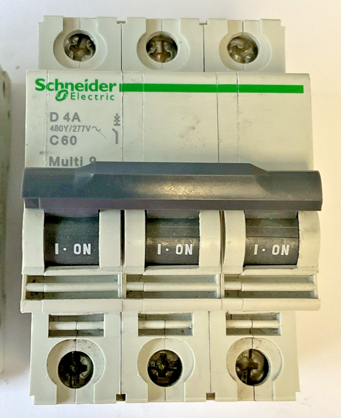 SCHNEIDER ELECTRIC C60 CIRCUIT BREAKER MULTI 9 D 4A 240VAC 10KA ***LOTOF2***