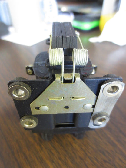 ALLEN-BRADLEY 700-C110A06 AC RELAY - 6V 60Hz, 2-POLES 1N.O./1N.C. - NEW SURPLUS