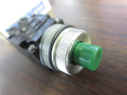 GENERAL ELECTRIC CR104A8205 MINIATURE OILTIGHT PUSHBUTTON - GREEN - NEW SURPLUS