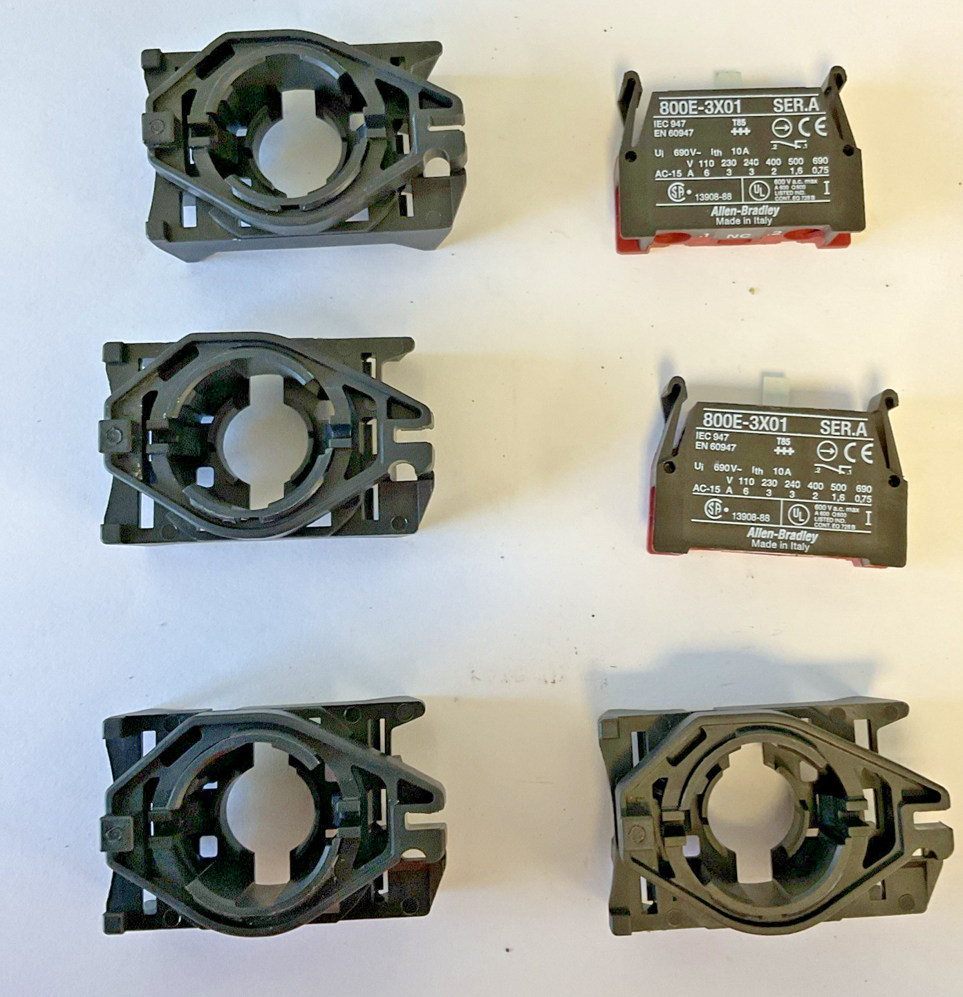 ALLEN BRADLEY 800E-3X01 CARTRIDGE AND LATCH SER.A 690VAC***LOTOF4***