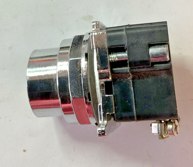 EATON 10250ED1197 ILLUMINATED PUSH BUTTON 120V SER.B2 WITHOUT GUARD