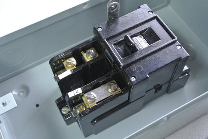 GE CR1062S5A - MANUAL MOTOR STARTER / TOGGLE SWITCH in ENCLOSURE / NEW SURPLUS