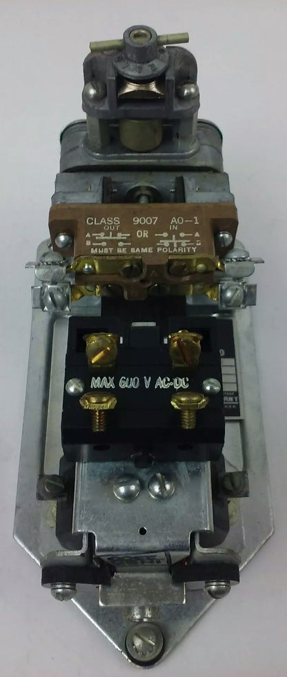 SQ. D CLASS 9050 TYPE RO-12E SER.A, AC PNEUMATIC TIMING RELAY, 110V,60HZ,15A,NEW