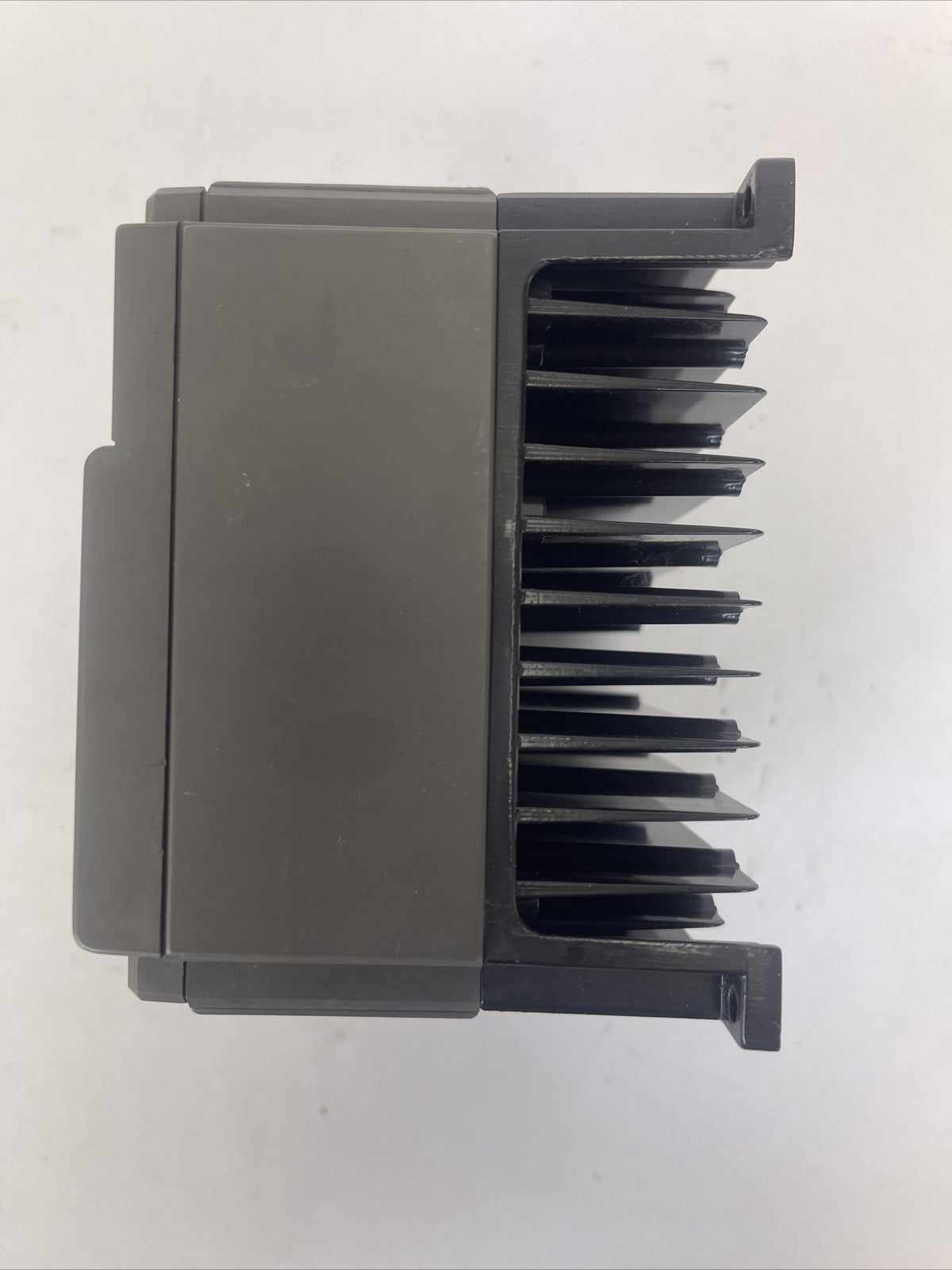 FUJI FVR0-4E9S-7EN INVERTER DRIVE OUTPUT 200-240VAC 3.0A 0.4kW 0.2-400HZ INPUT
